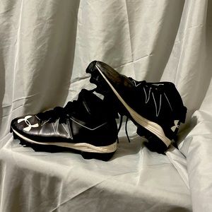 Under Armor Boys Cleats